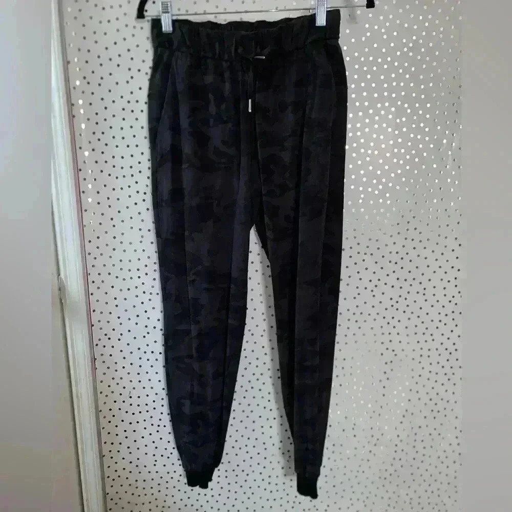 Lululemon On the Fly Jogger